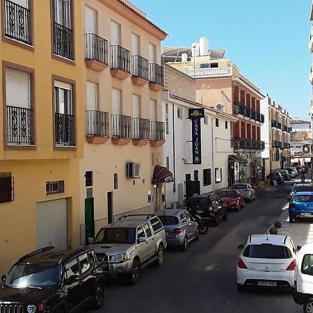 Apartamentos Vicenta Carihuela By Playa Miguel 托雷莫利诺斯 外观 照片